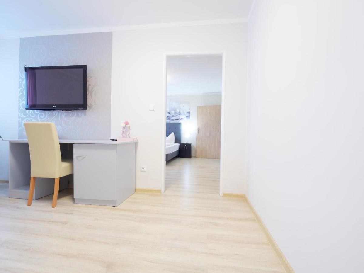 Zlaty Lev Hotel Svitavy Bagian luar foto