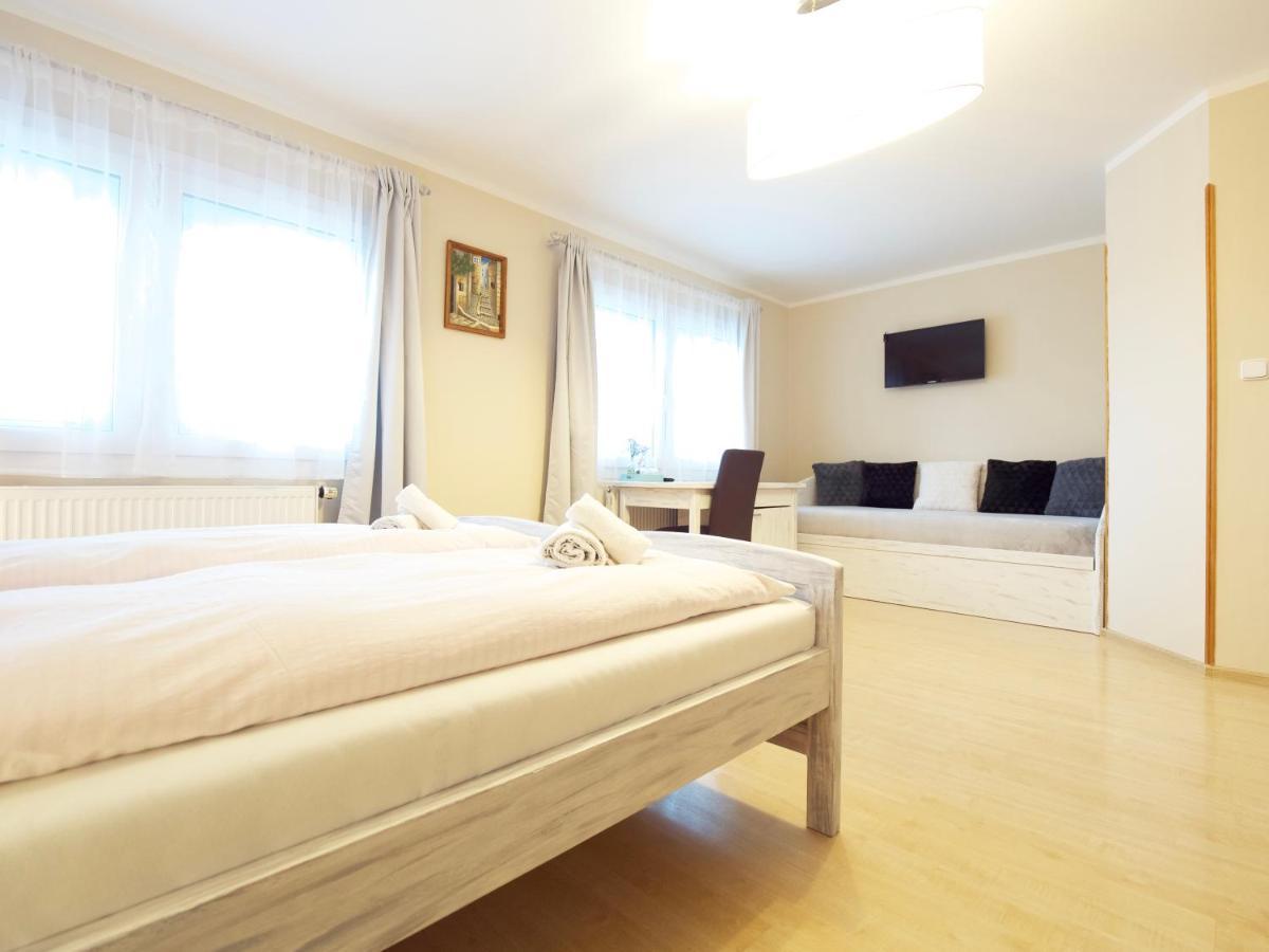 Zlaty Lev Hotel Svitavy Bagian luar foto