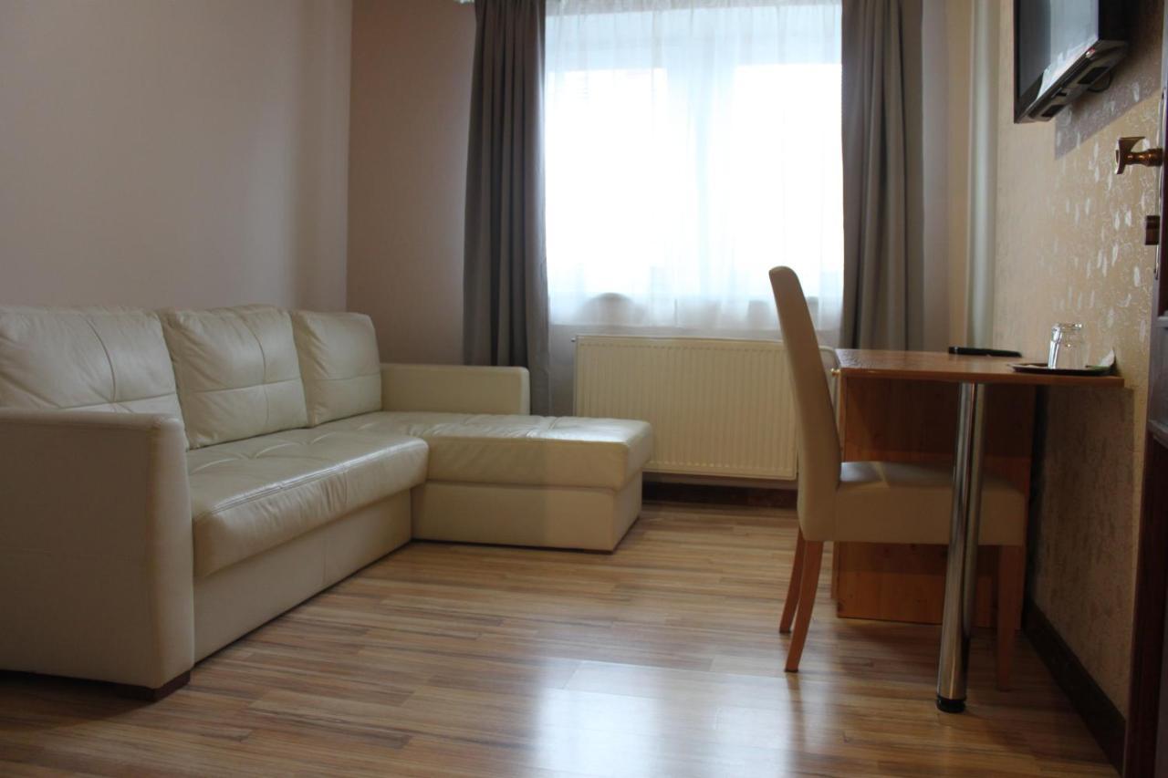Zlaty Lev Hotel Svitavy Bagian luar foto