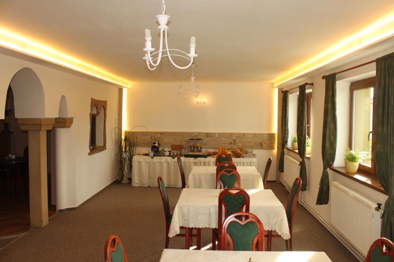 Zlaty Lev Hotel Svitavy Bagian luar foto